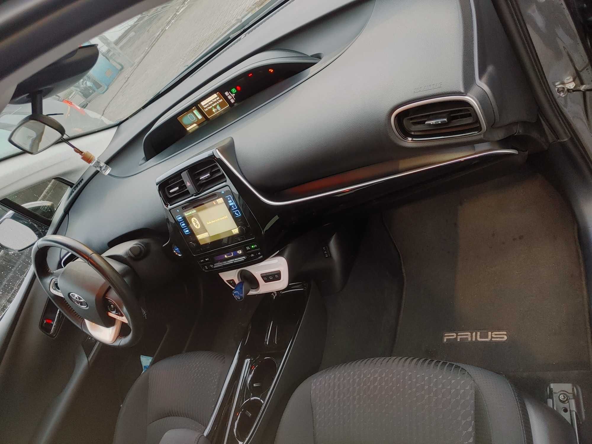 Toyota Prius Prime 2018 г.