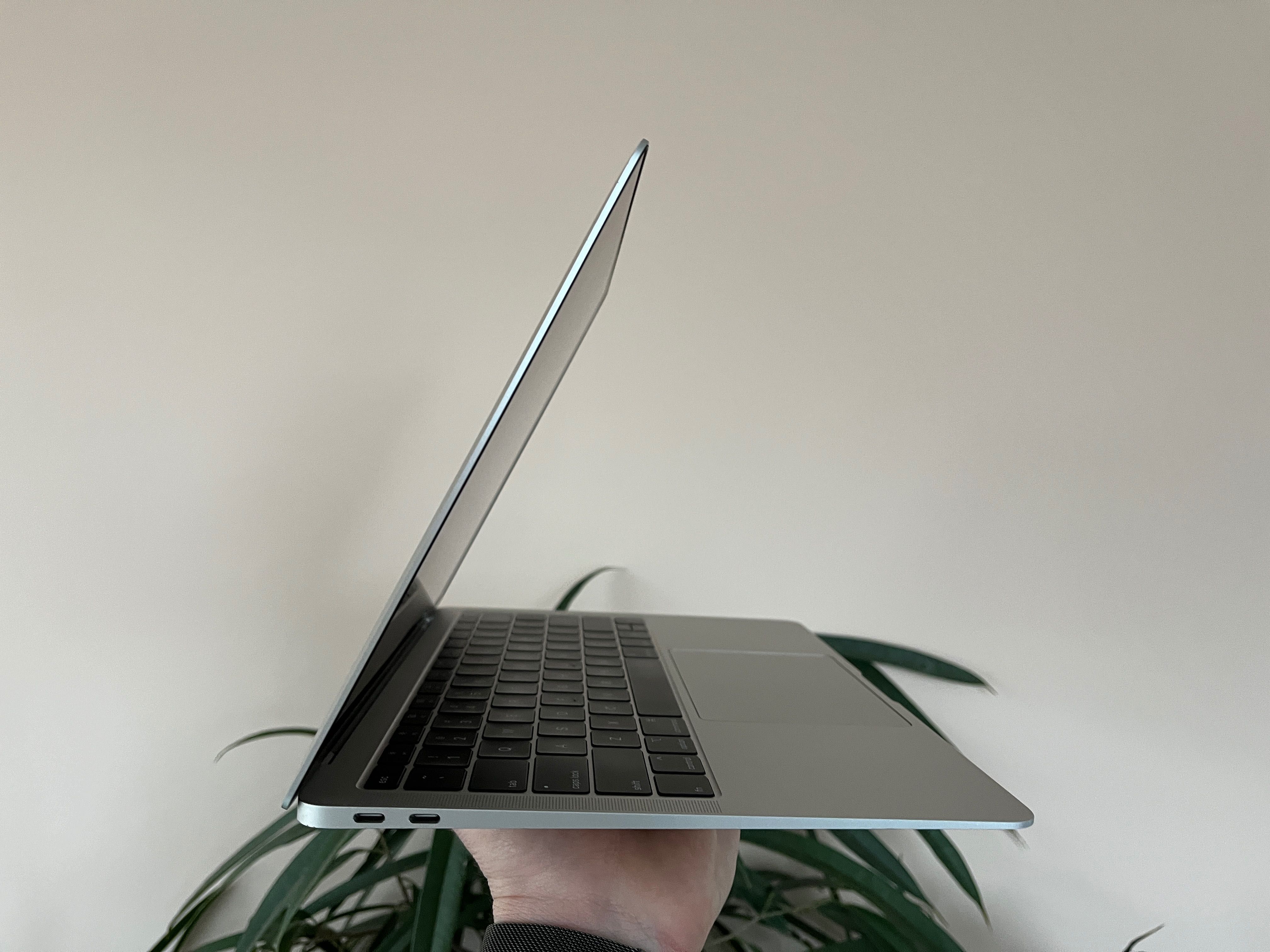 Apple MacBook Air 13” 2019 Silver / i5 / 8Gb Ram / 256Gb / 94 цикли