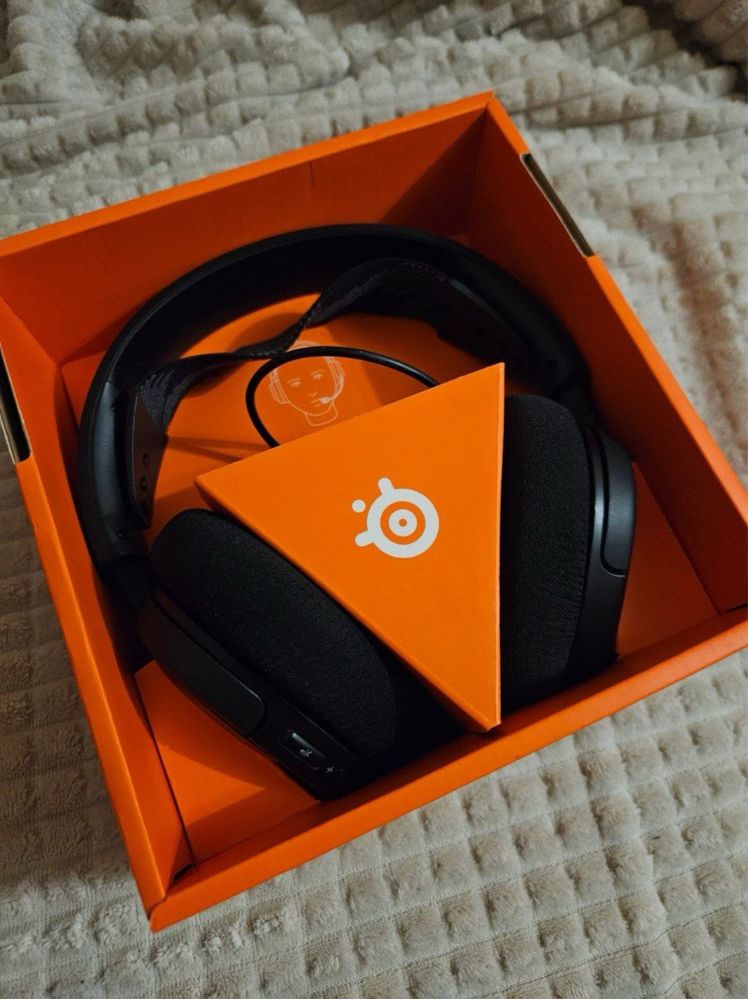 Навушники Steelseries Arctis Nova 1
