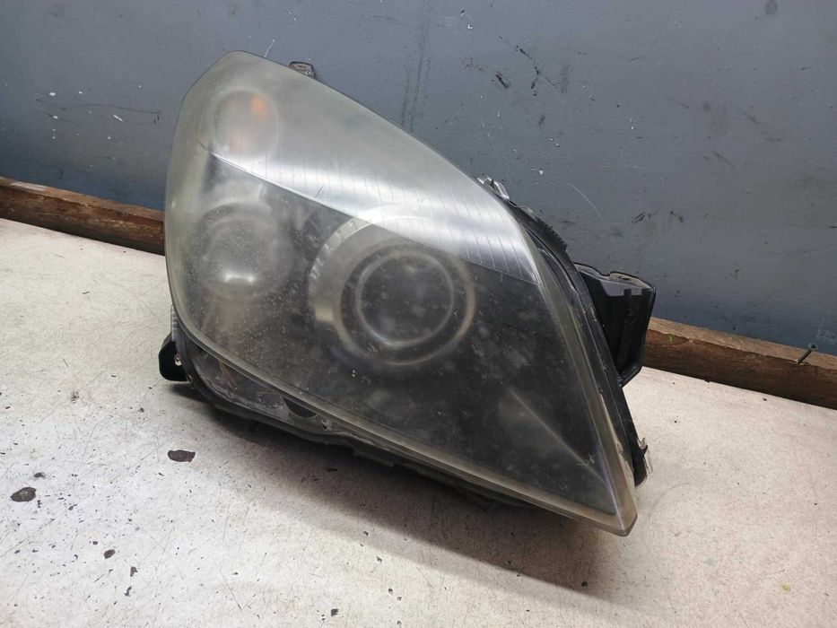 Lampa Prawy Przód Prawa Przednia Opel Astra H III Xenon