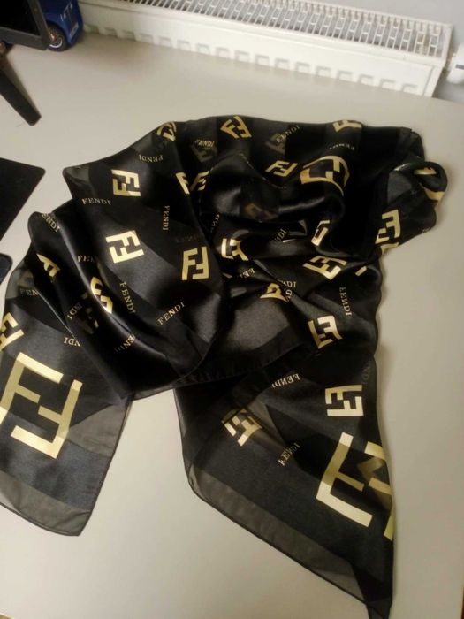 Apaszka Fendi czarno złota