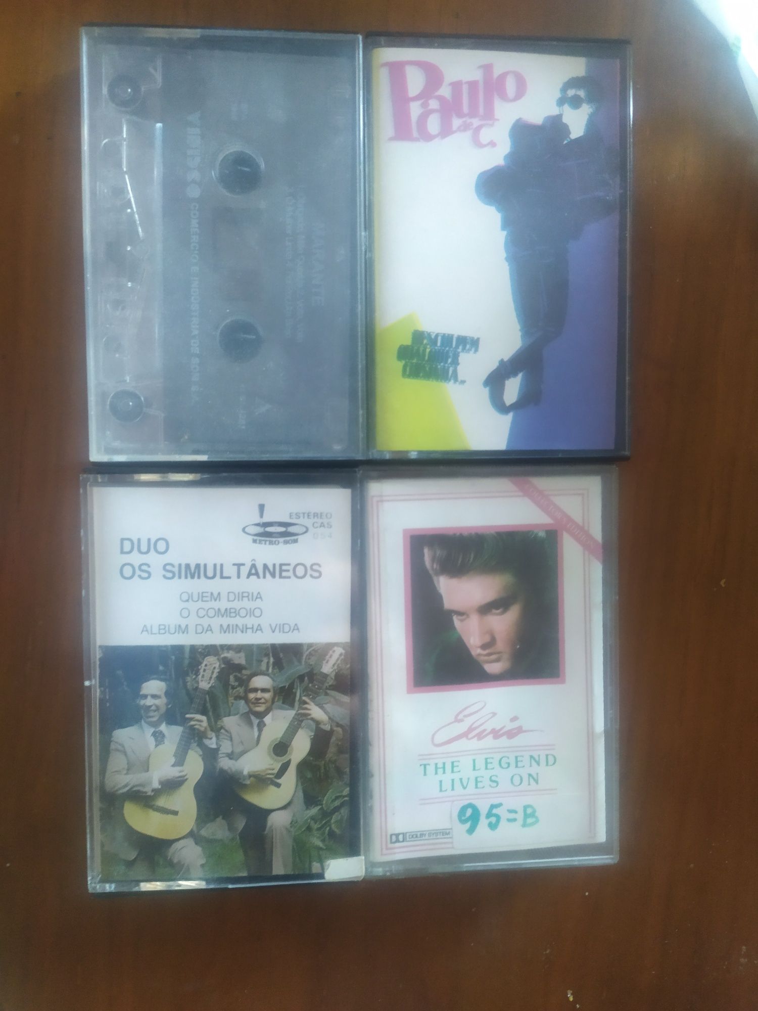 Várias cassetes de música portuguesa