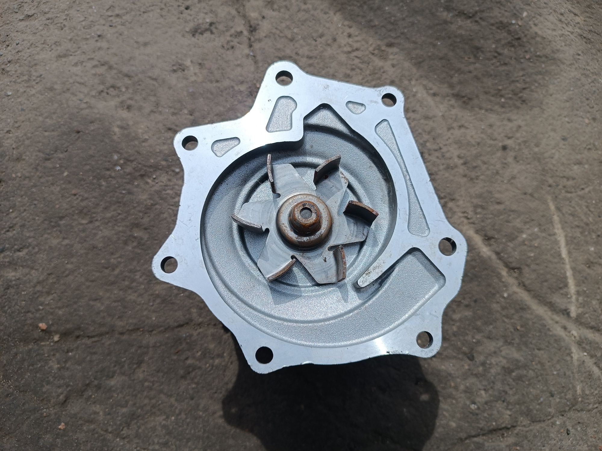 Pompa wody wiskoza Nissan Terrano maverick 2.7td