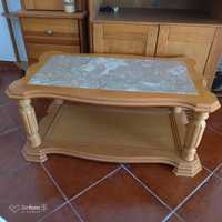 Mesa de centro em madeira e mármore