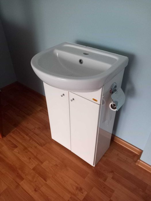 Szafka łazienkowa lakierowana z umywalką na sprzedaż