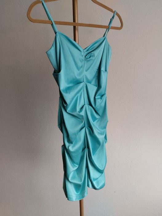 Satynowa sukienka 36