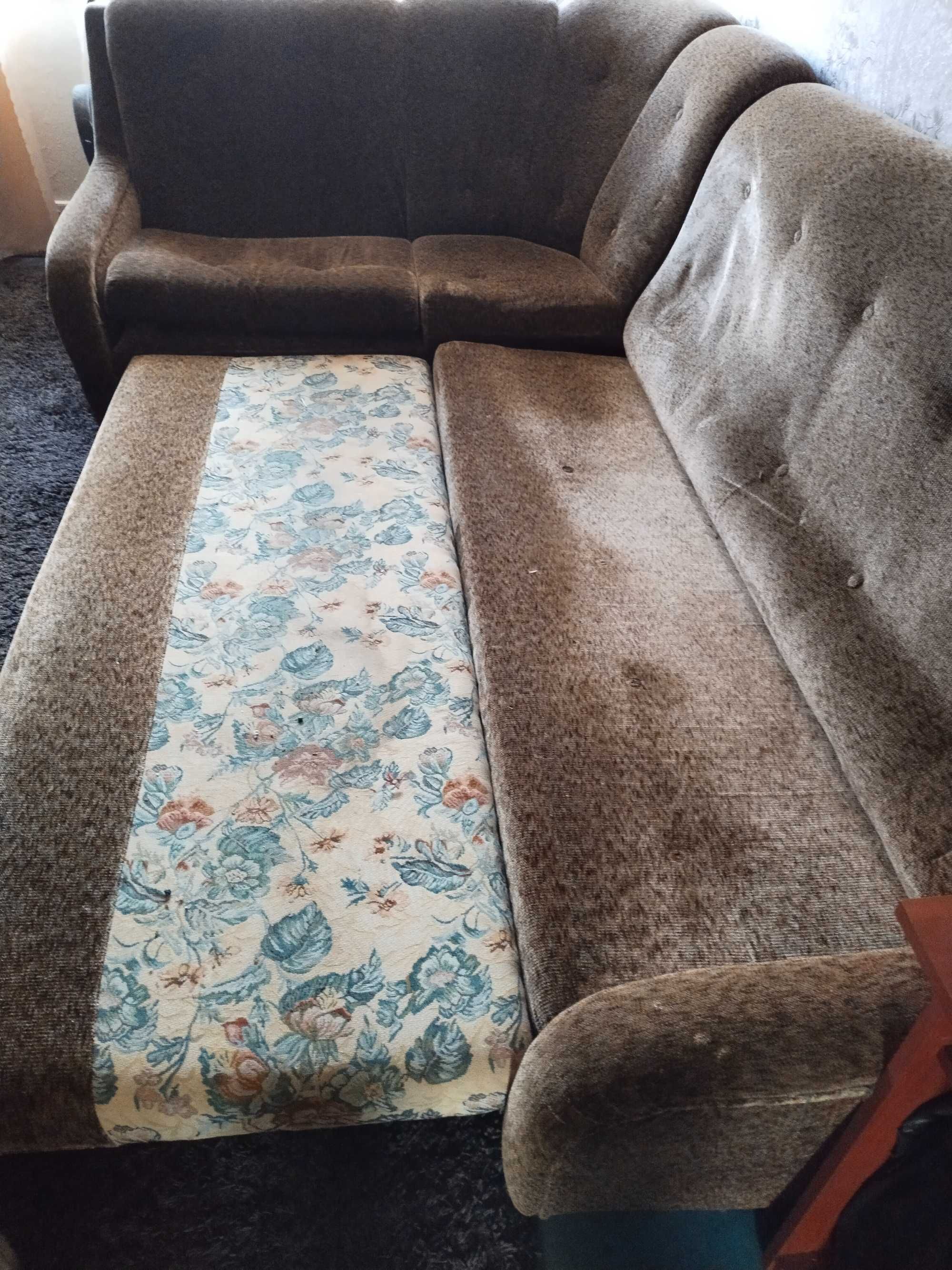 Угловой диван , в нормальном состоянии , самовивоз