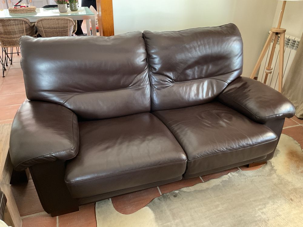 Conjunto de 2 sofas em pele