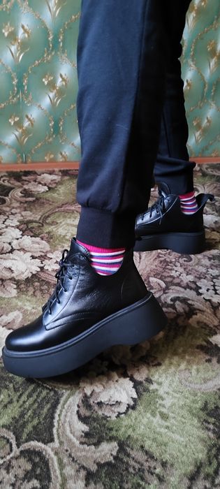 Жіночі нові  шкіряні ботільйони, 40 розмір