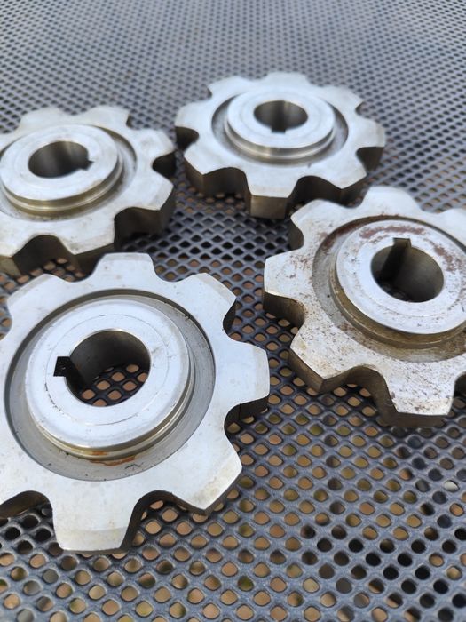 Koło zębate z8 new Holland przystawka do Kukurydzy