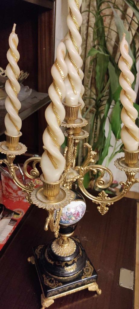 Par de candelabros vintage em porcelana