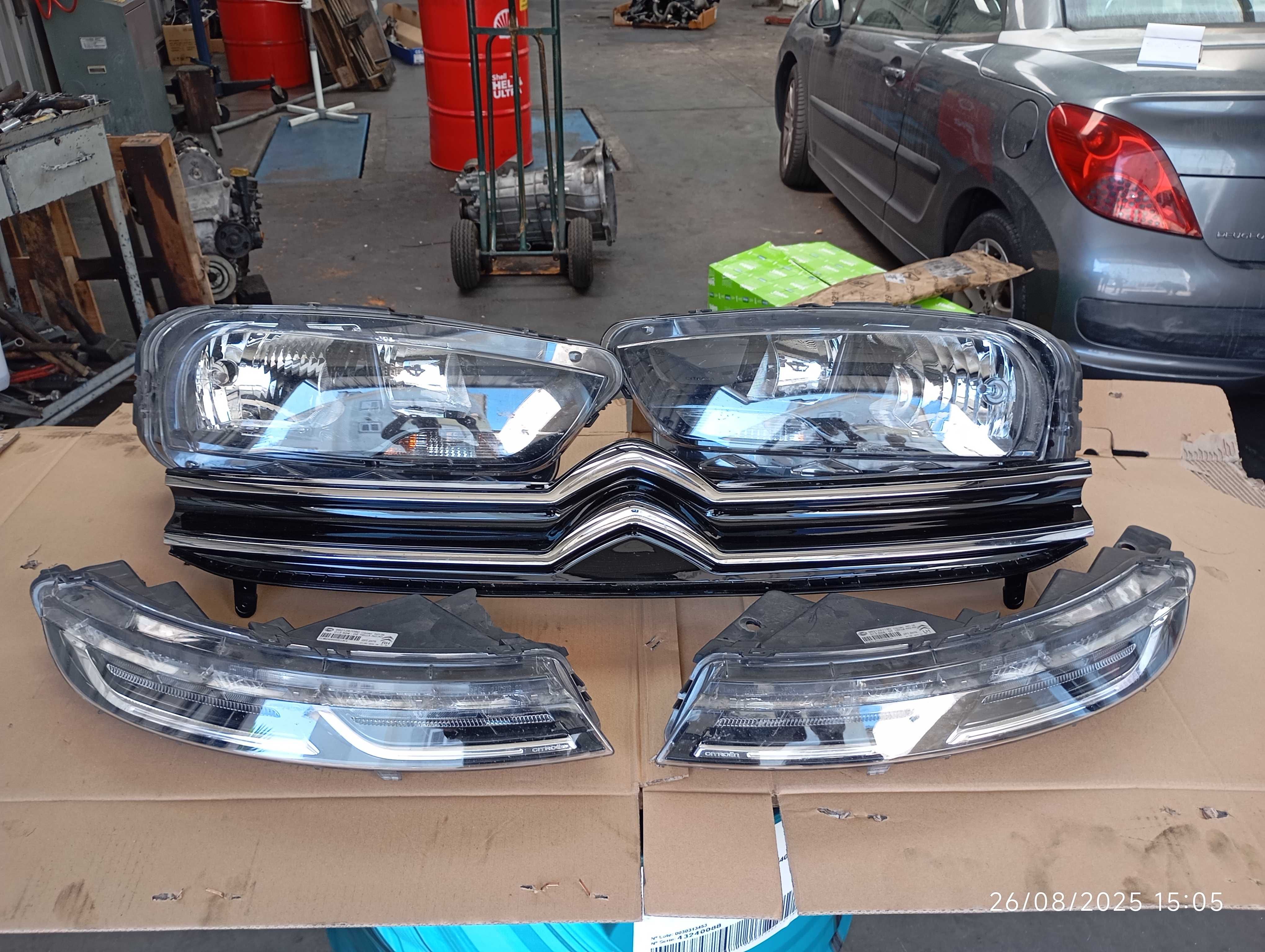 Faróis e grelha Citroen C4 Cactus 2018