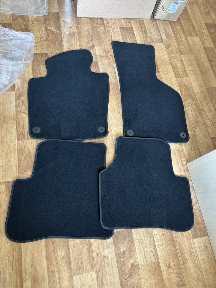 Нові оригінальні килимки велюр Vw Passat B6/B7