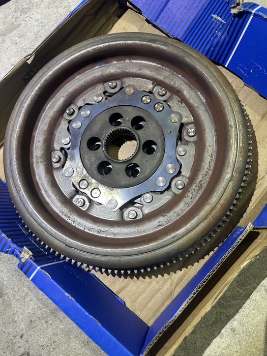 Двомасовий маховик(октавія А7)2.0 tdi