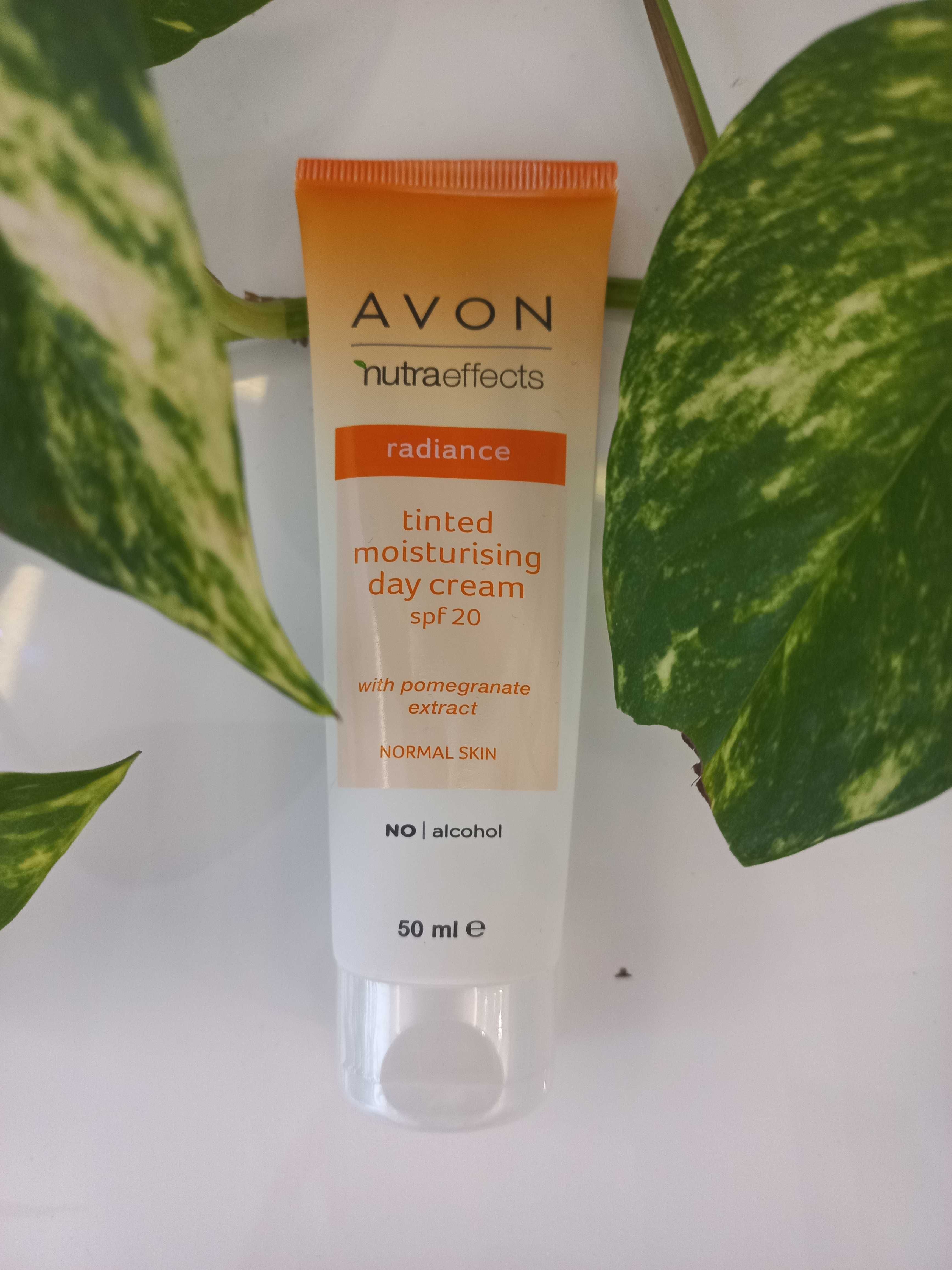 Krem Avon nawilzający wyrównujący koloryt SPF20 filtr