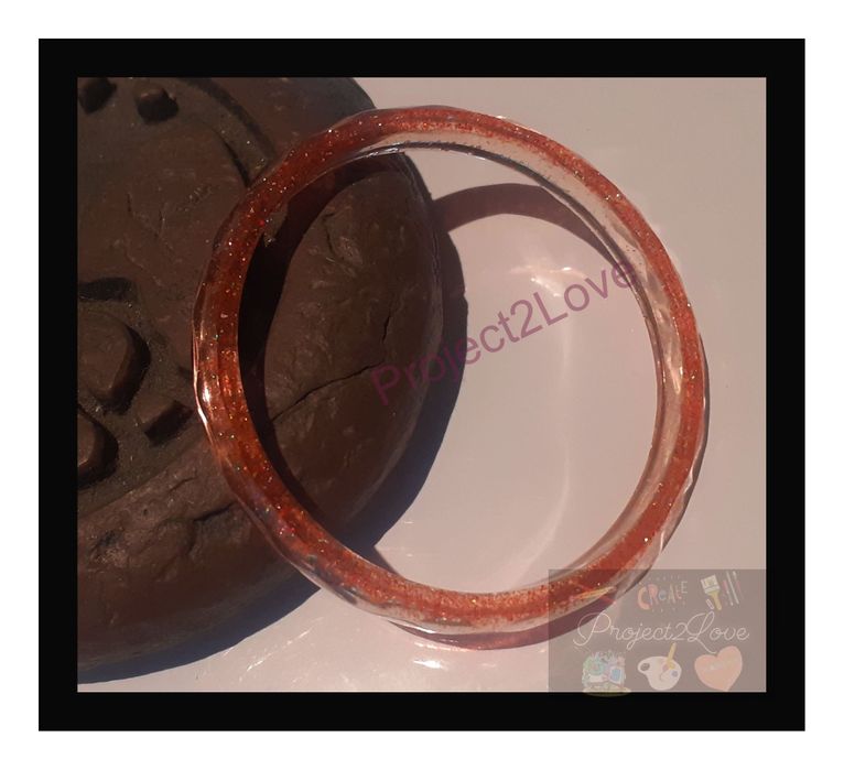 Pulseiras feitas em resina
