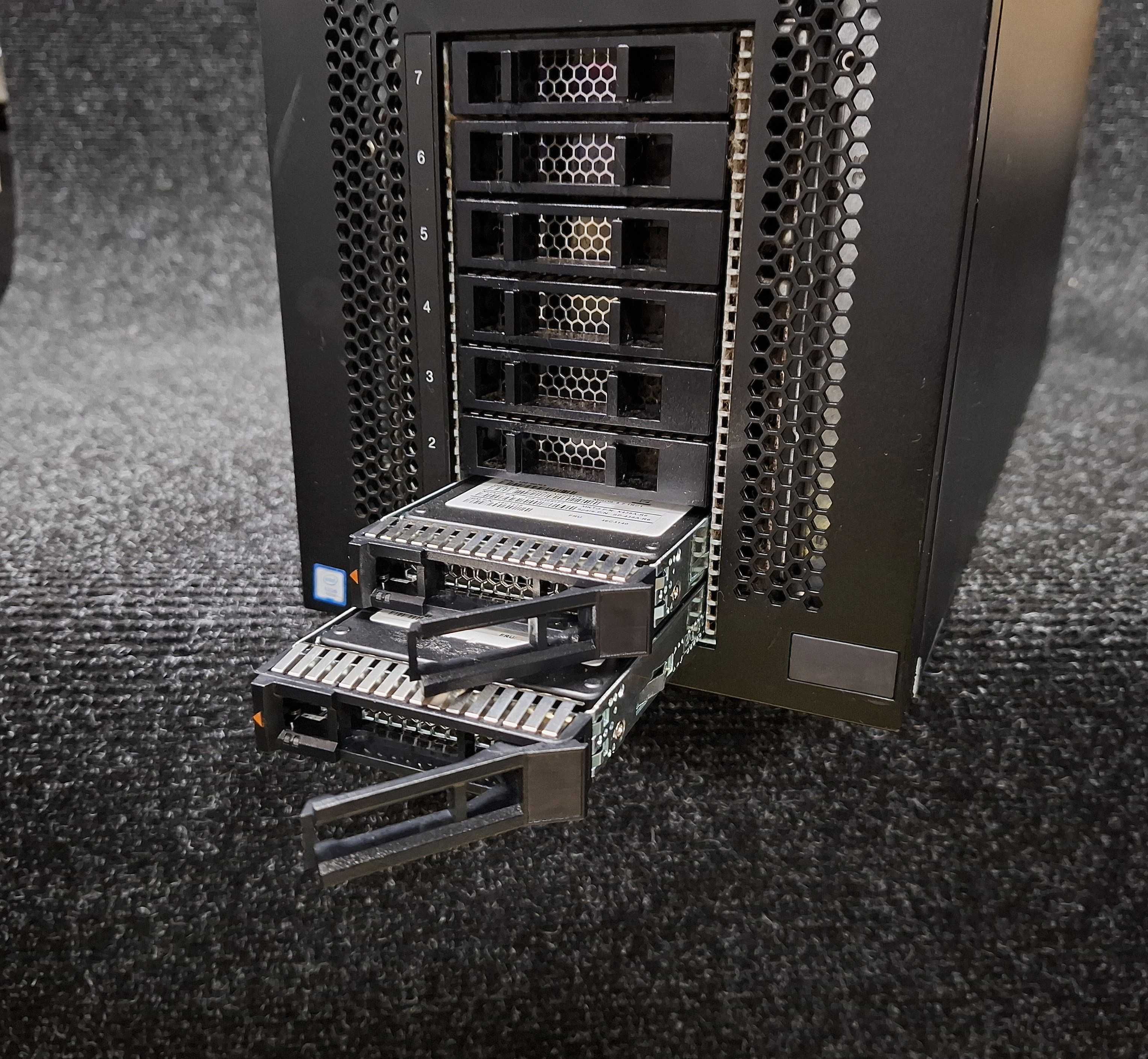 Сервер Lenovo ThinkServer ST550 16SFF Tower