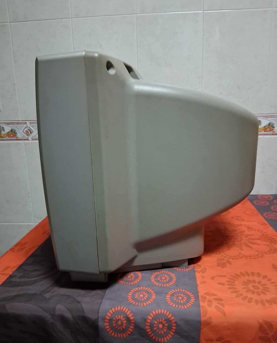 Vende-se Televisão Crown Usada