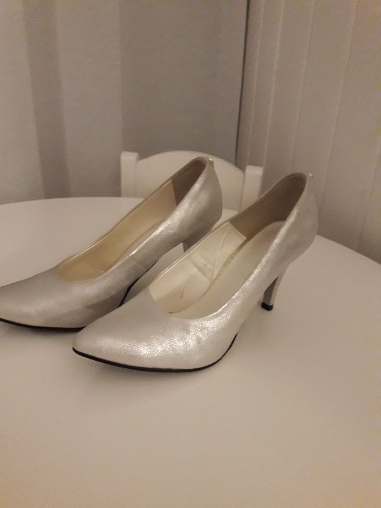 Buty - czółenka srebrne rozm.40