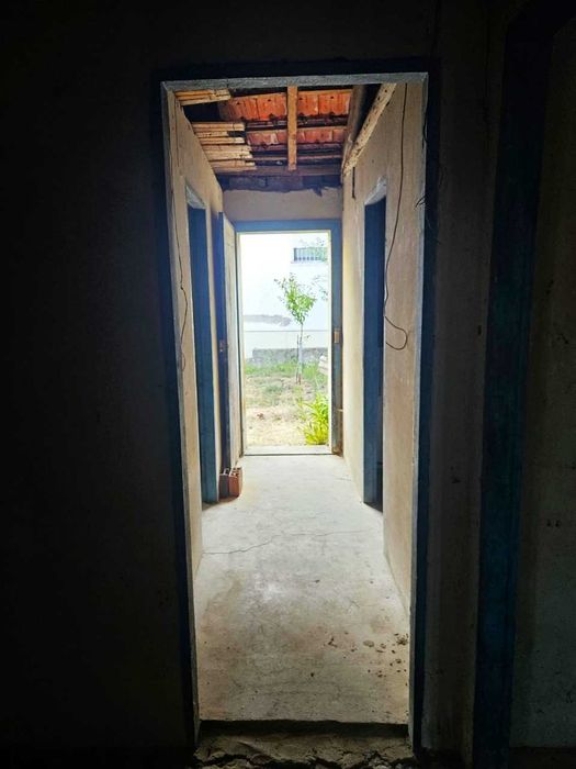 Casa com jardim a 9 minutos do mar – para renovar ao seu gosto!