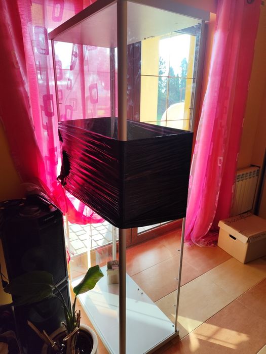 Gablota szklana szafka