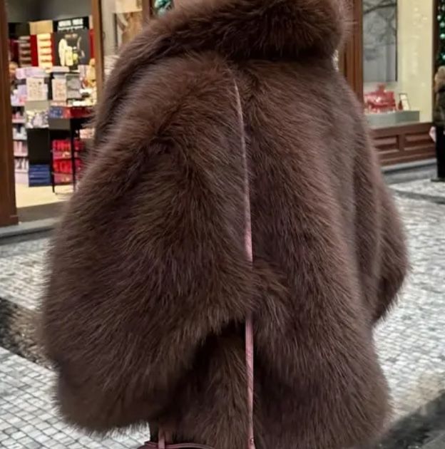 Śliczne czekoladowe futerko viralowe S