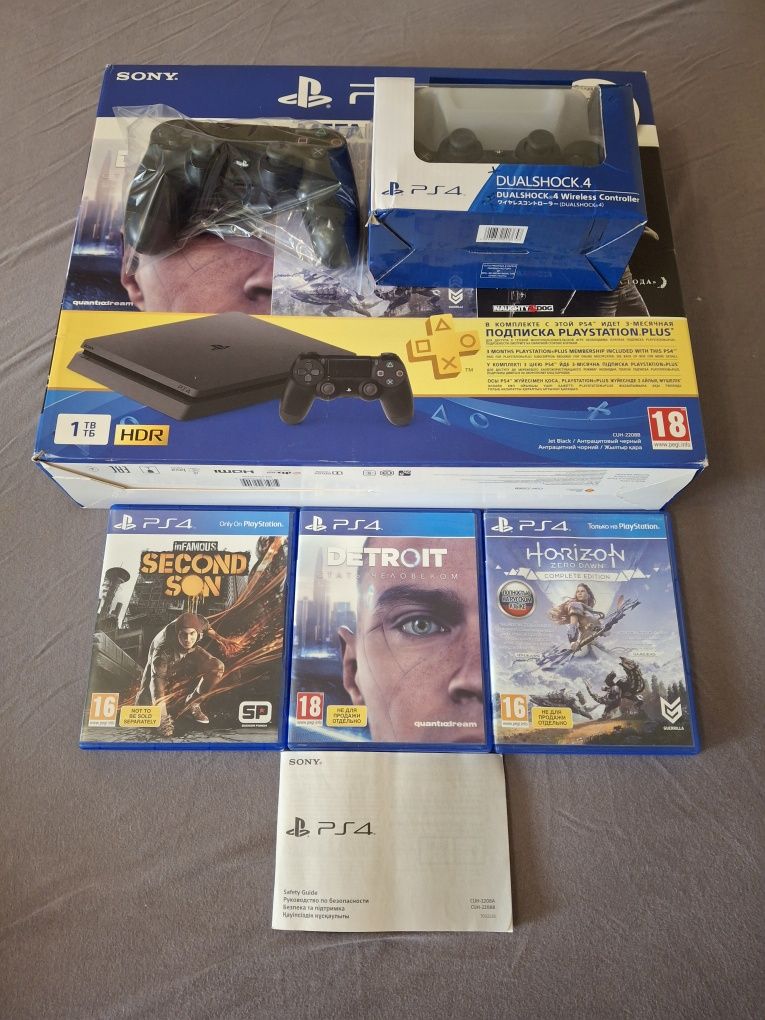 Продам приставку Playstation 4. 1 терабайт
