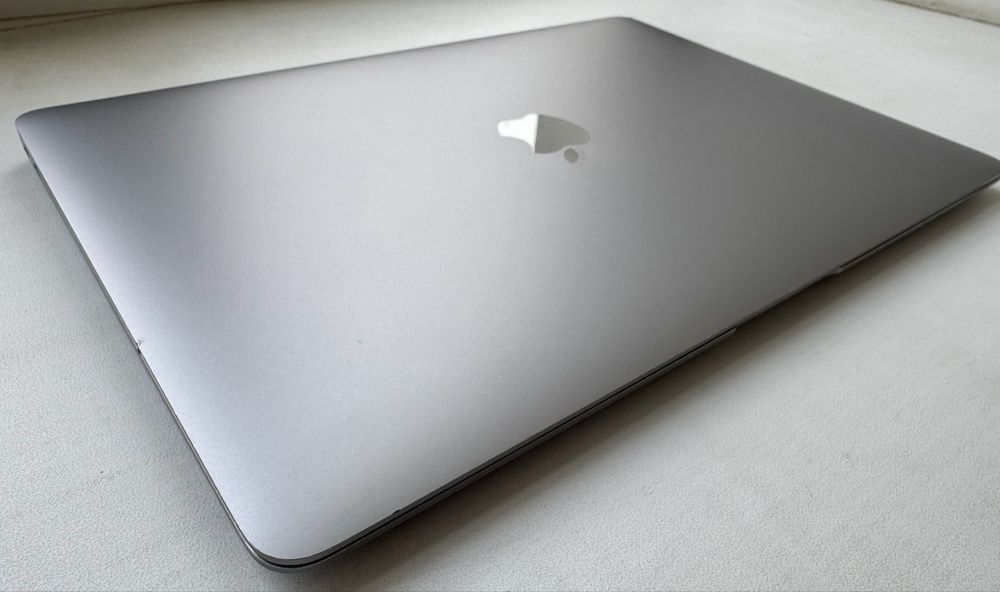 MacBook Air 2020 M1 13″ 8GB/256GB SSD для ваших найкращих рішень