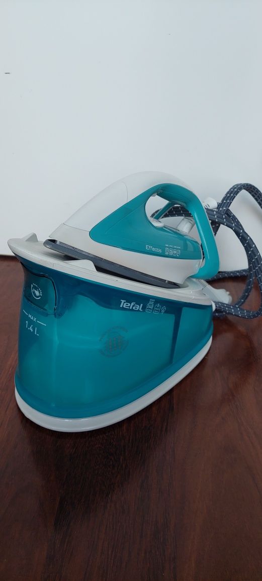 Ferro de engomar com caldeira tefal effectis