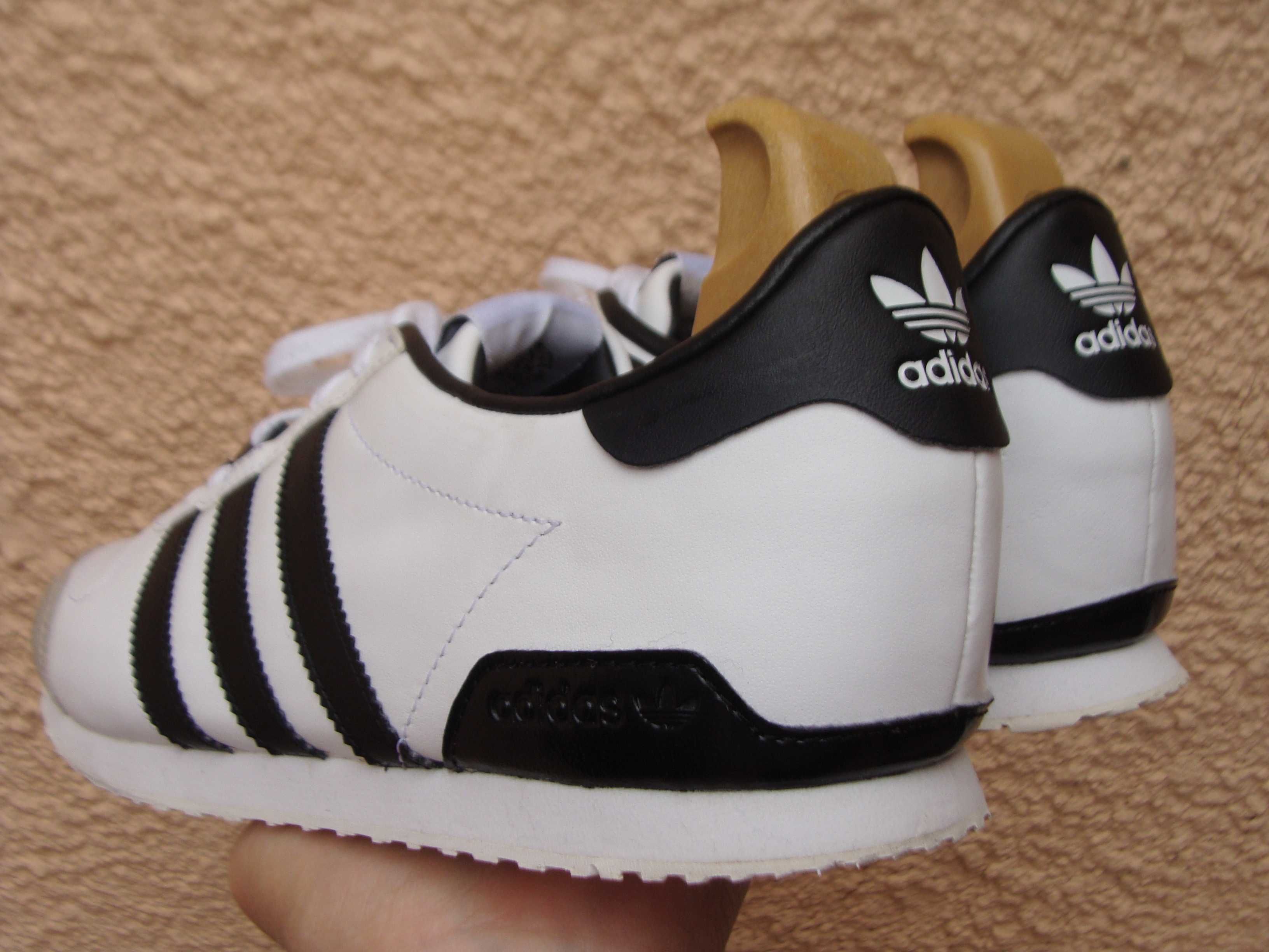 кроссовки белые кожаные Adidas,р. 42,стелька- 27 см оригинал