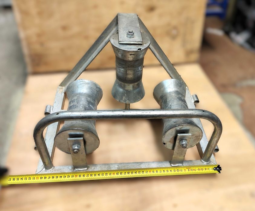 Rolka kablowa kątowa narożna 3×185 – stalowa rama, łożyskowana