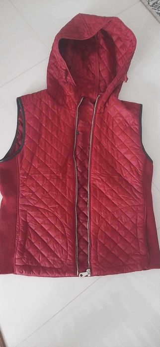 Bordowa kamizelka Massimo Dutti