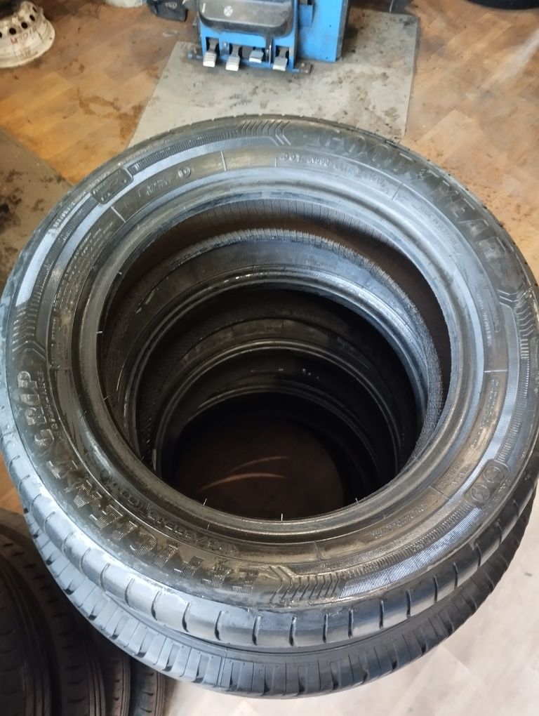 Одна літня шина Goodyear 185/60/15