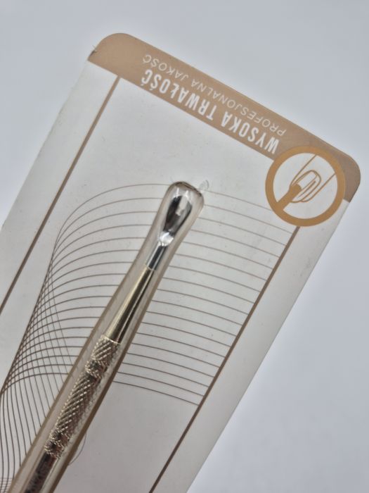 Radełko i wycinacz do skórek 2w1