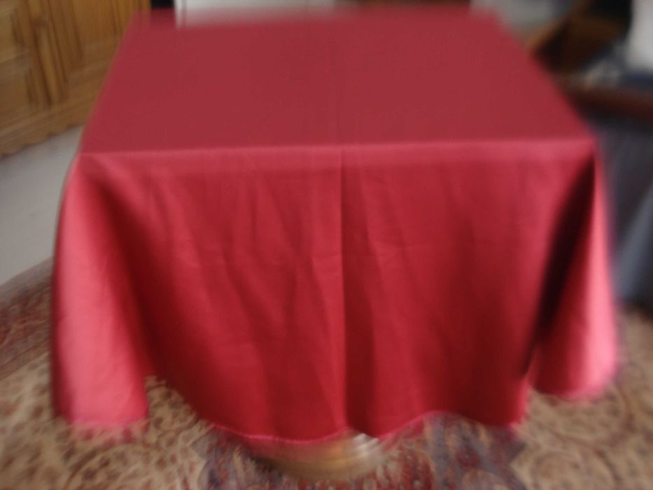 Obrus okragly o srednicy 150 cm