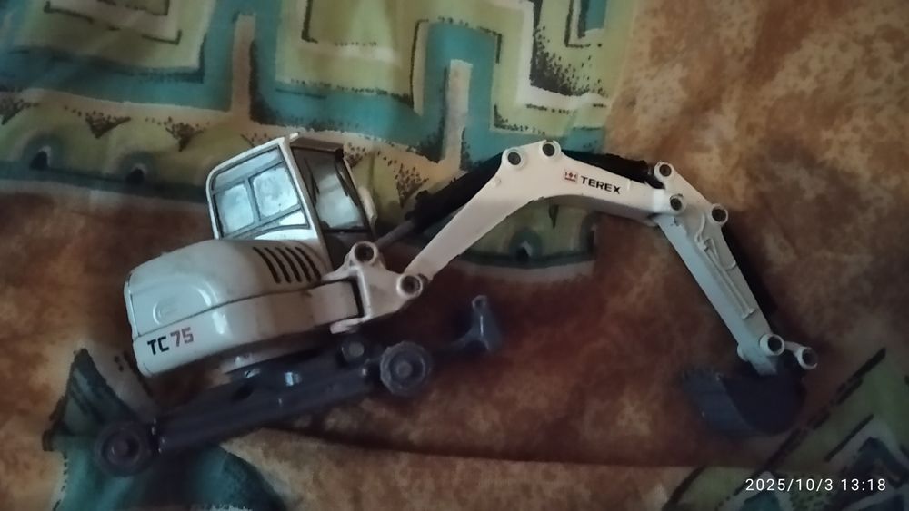 Моделька экскаватор метал 1:45