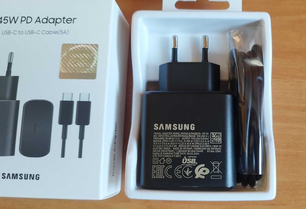 Ładowarka Samsung 45W z kablem USB-C.