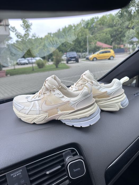 Оригінал! Кросівки Nike V2K RUN  розмір 39 -25см