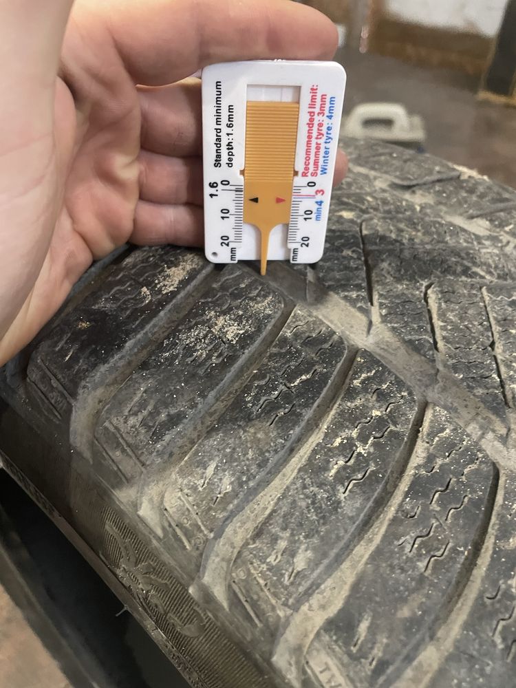 275/40/R21 pirelli scorpion winter run flat para