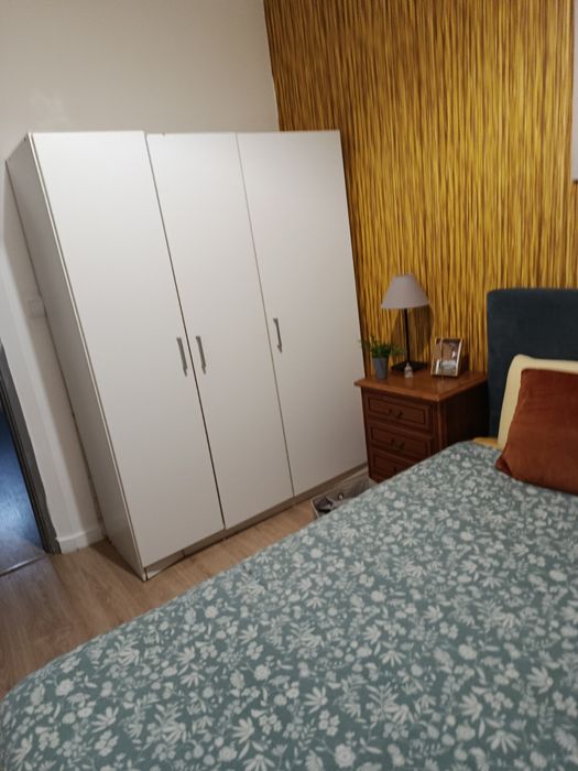 Quarto para alugar em Queluz perto da estação