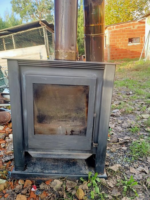 Vendo salamandra está como nova.