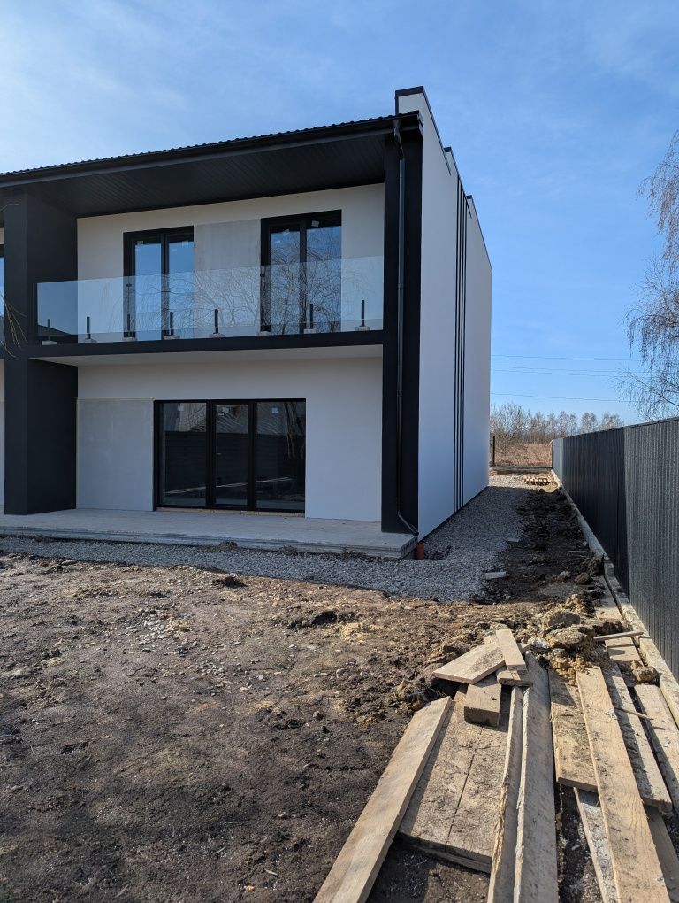 Продається  Готовий  дуплекс  5 сотих землі