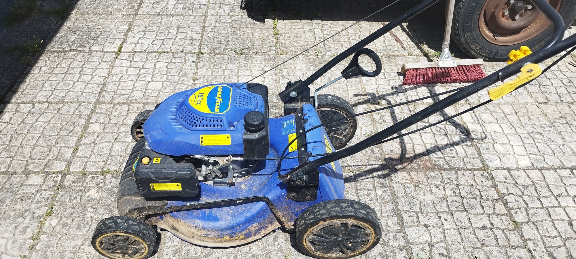 Vendo corta relva Goodyear
