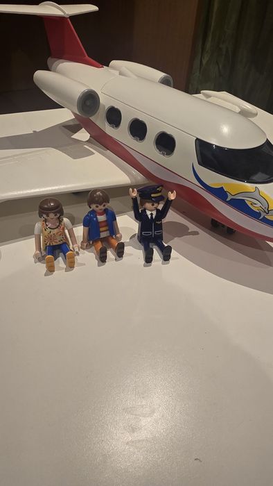 Avião Playmobil e personagens