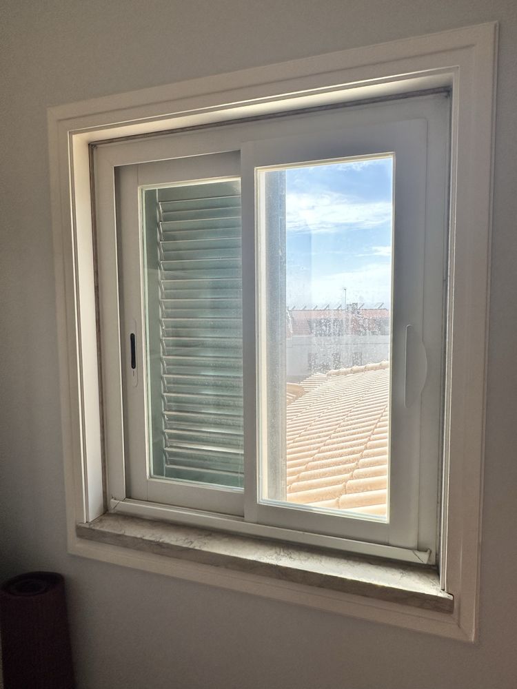 Janela branca com vidro duplo 95x110