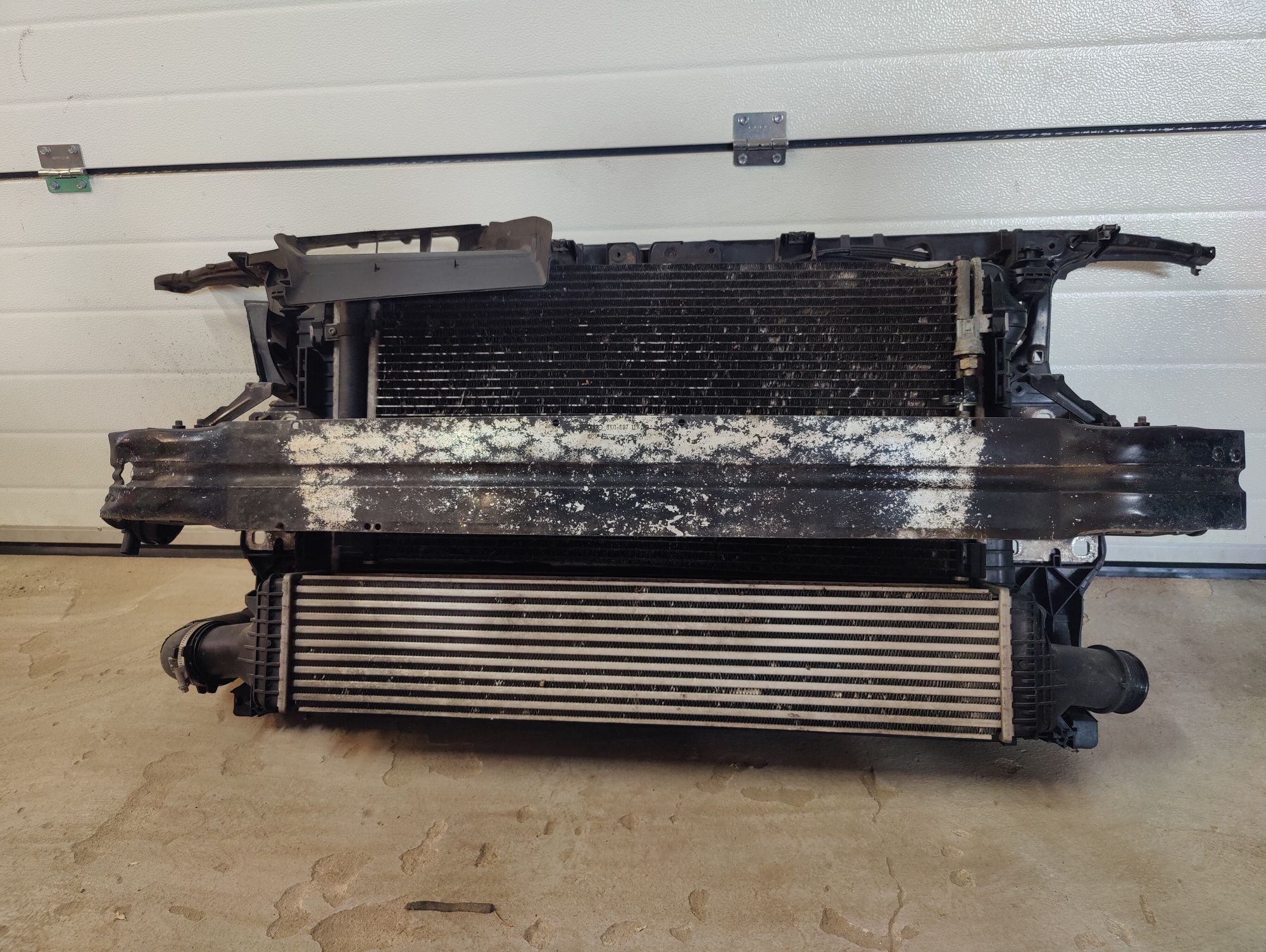 Pas przedni wzmocnienie chłodnice intercooler Audi a4 b8 3.0 2.7 TDI
