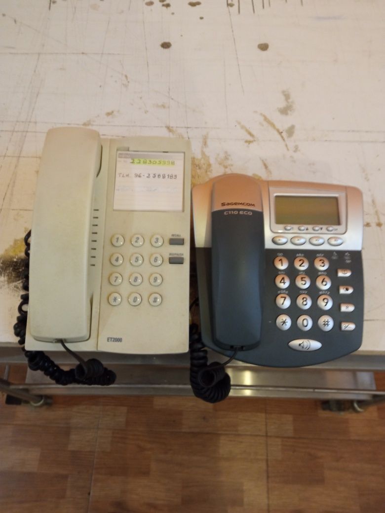 2 telefones antigos