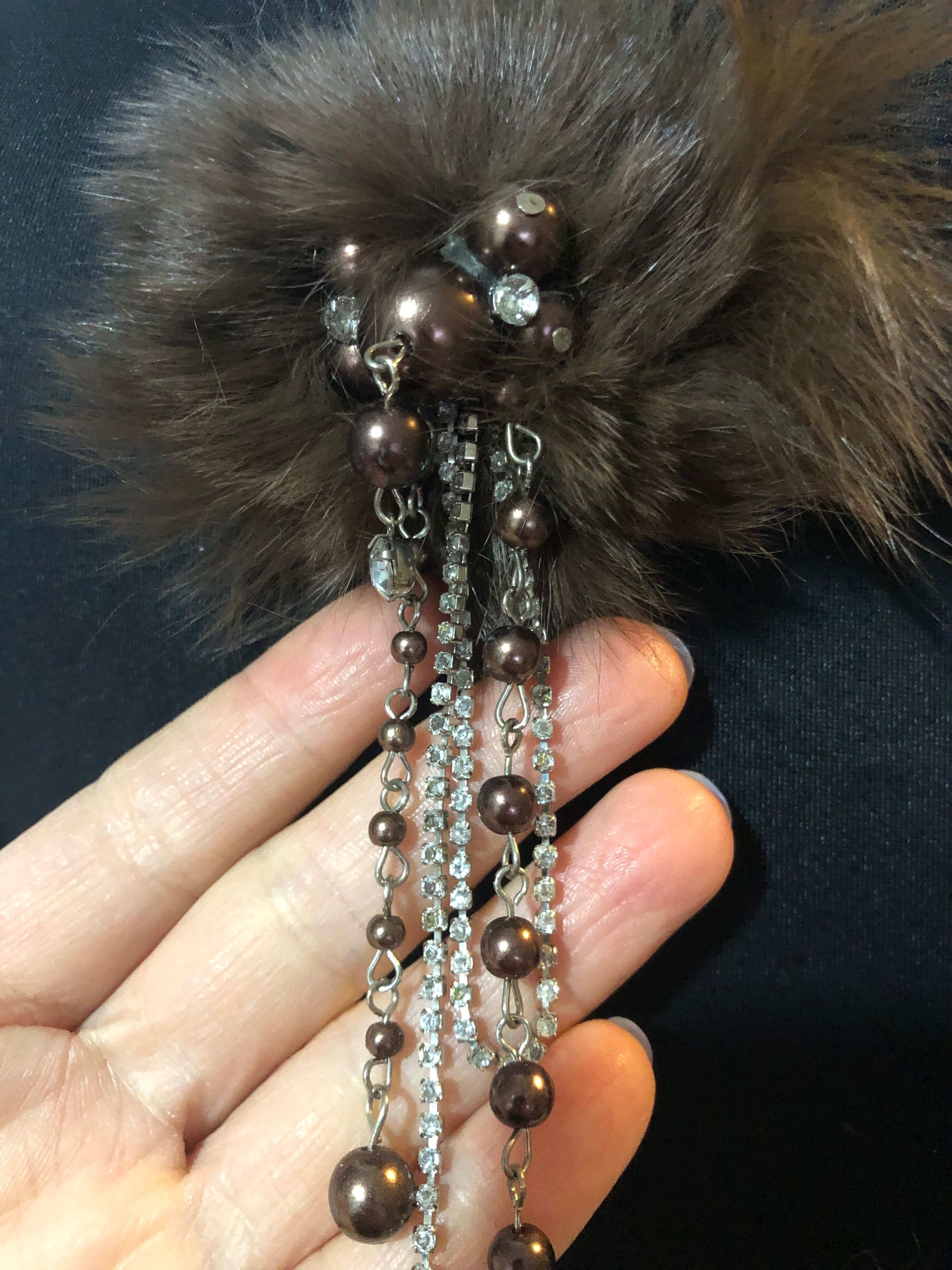 Nowa brązowa broszka futro naturalne koraliki futrzana biżuteria