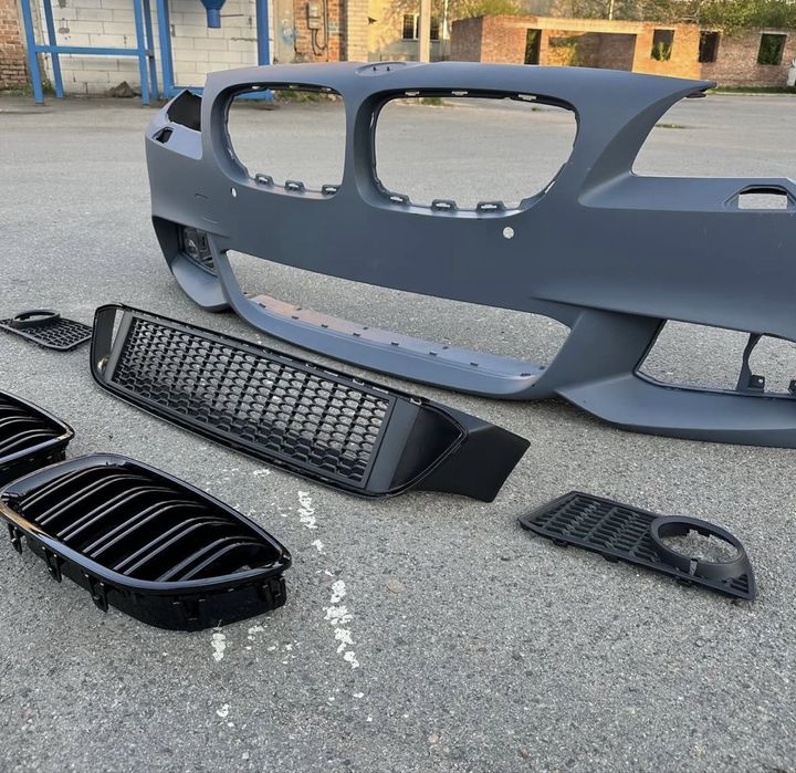 Передній М бампер BMW F10, F11 М пакет
