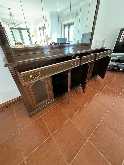 Móvel Aparador em Nogueira